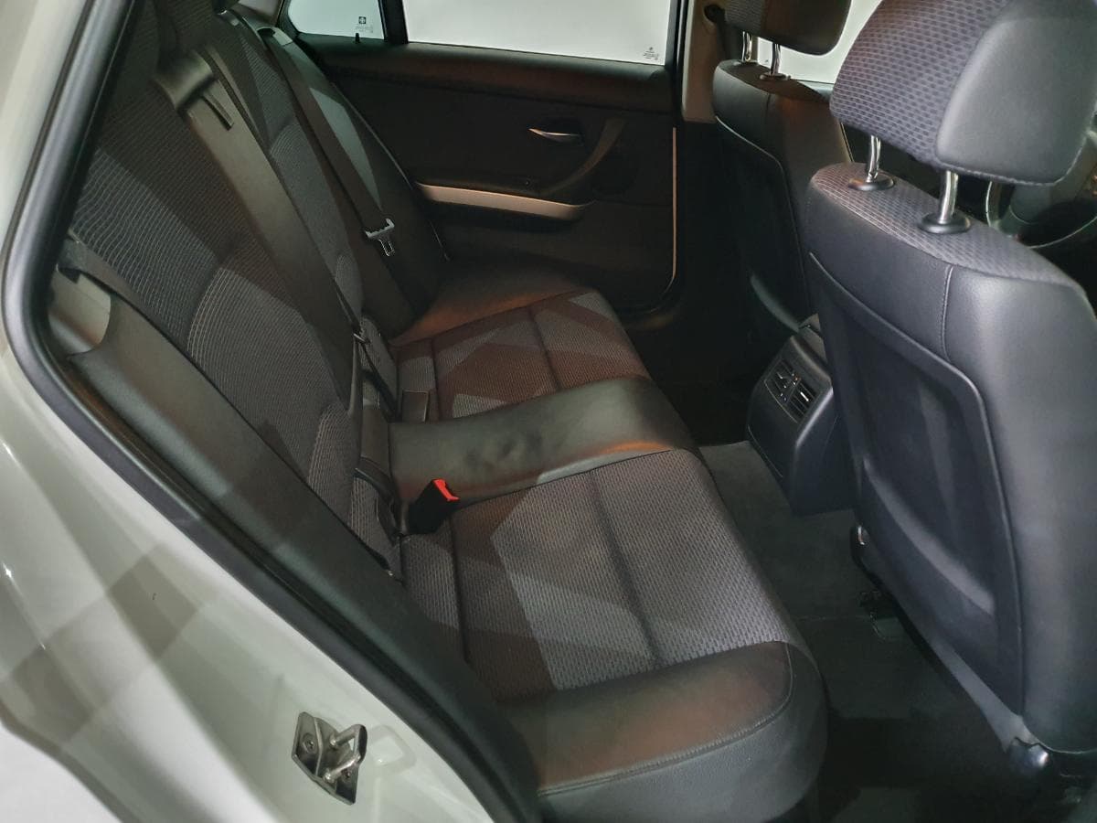 BMW 318 D Touring · Ano 2010 — imagen 20
