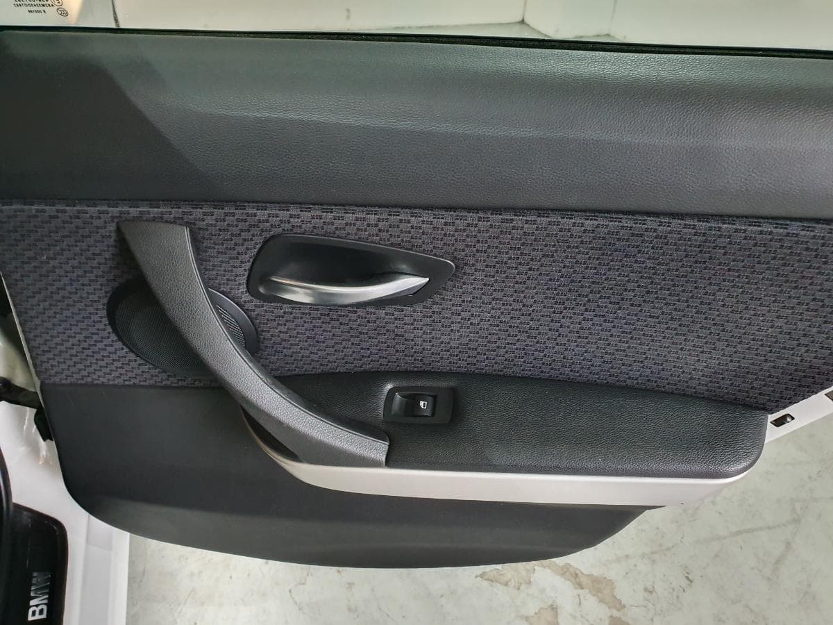 BMW 318 D Touring · Ano 2010 — imagen 18