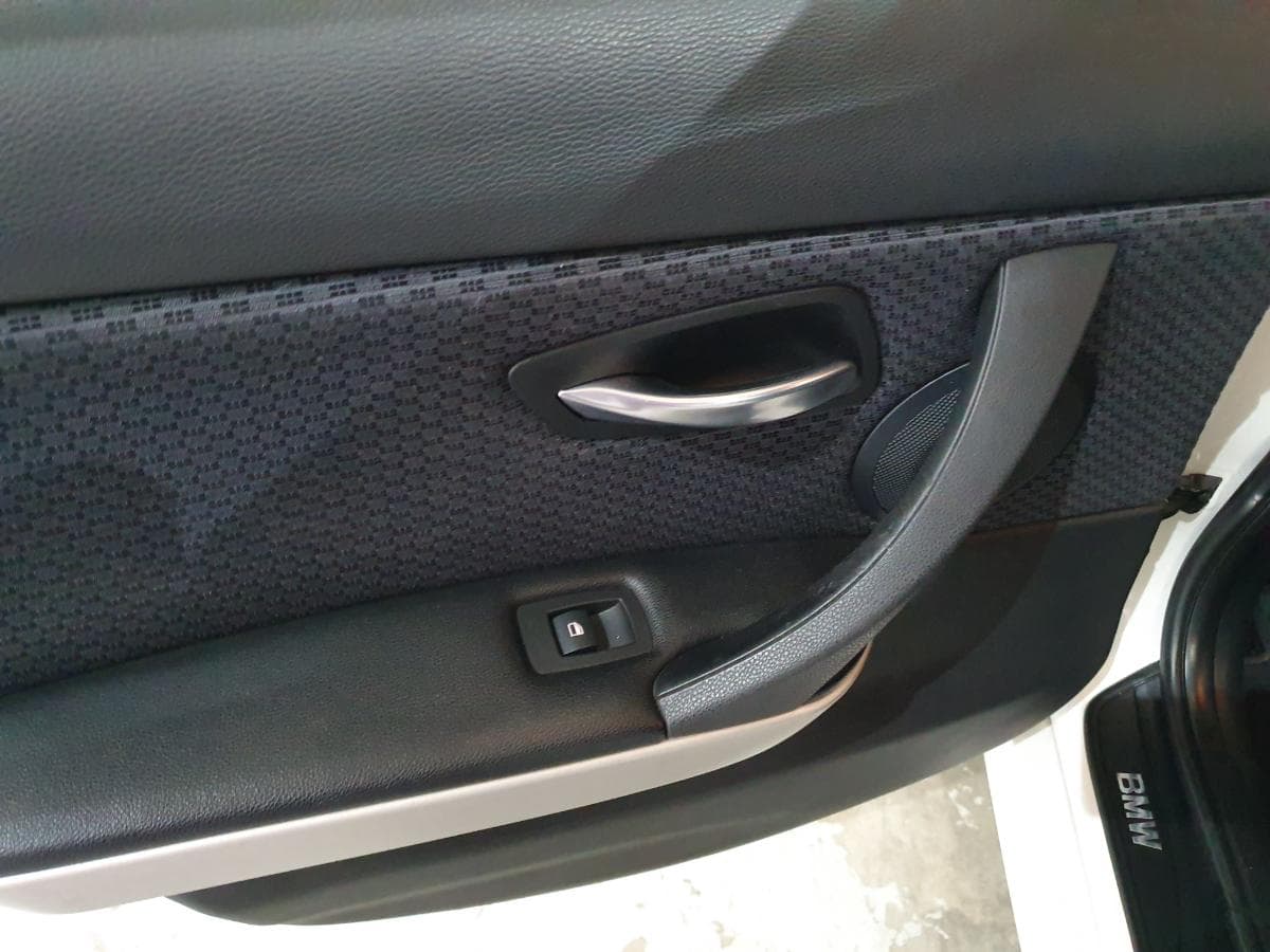BMW 318 D Touring · Ano 2010 — imagen 23