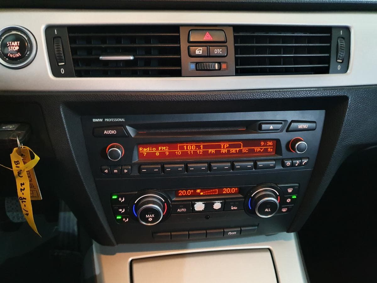 BMW 318 D Touring · Ano 2010 — imagen 25