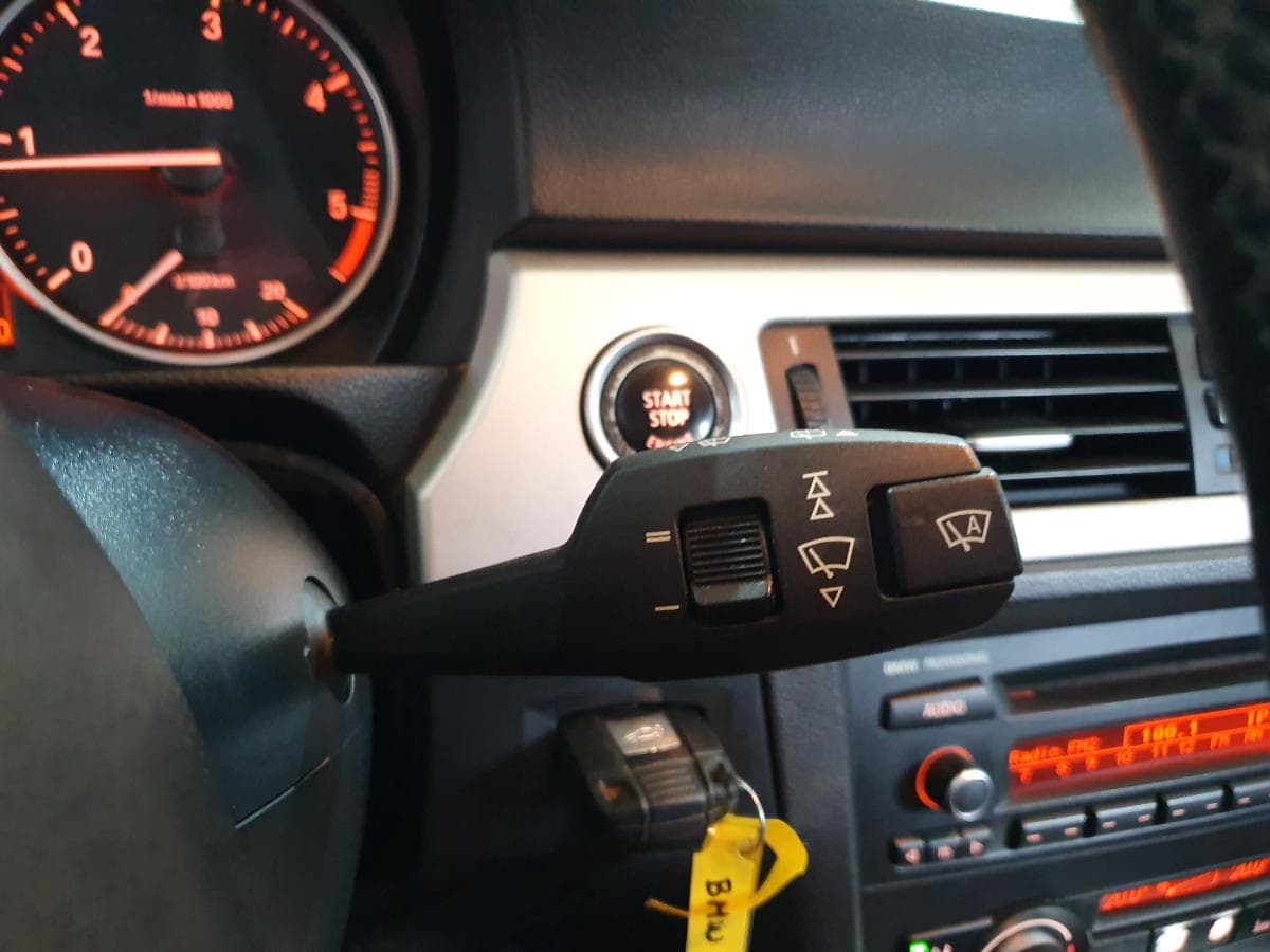 BMW 318 D Touring · Ano 2010 — imagen 33