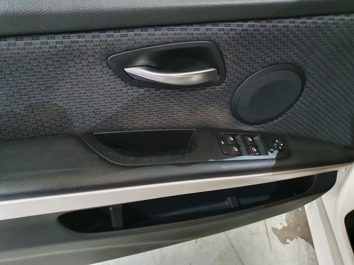 BMW 318 D Touring · Ano 2010 — imagen 34