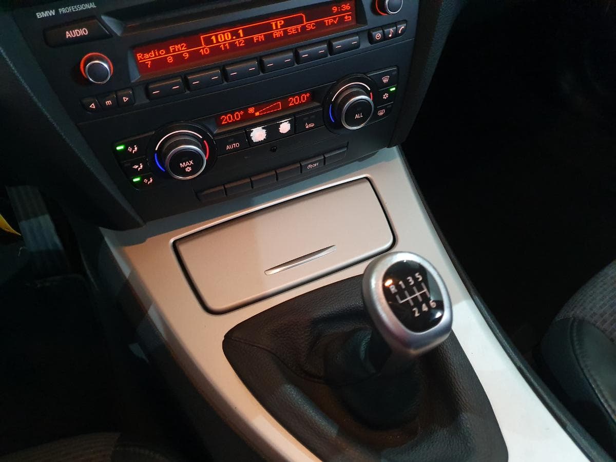 BMW 318 D Touring · Ano 2010 — imagen 35