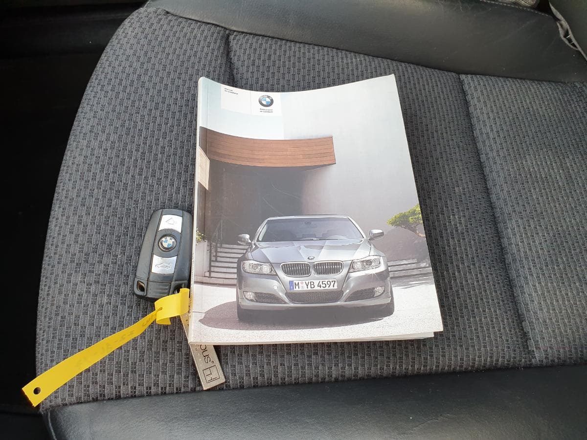 BMW 318 D Touring · Ano 2010 — imagen 36