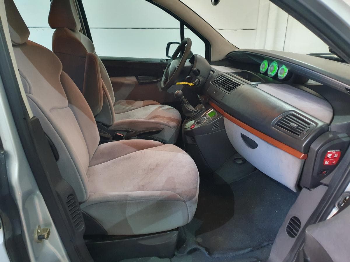 Citroën C8 2.0 HDI · Ano 2003 — image 29
