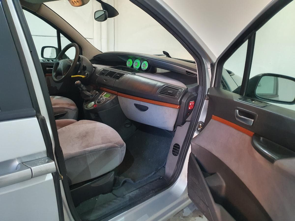 Citroën C8 2.0 HDI · Ano 2003 — image 30