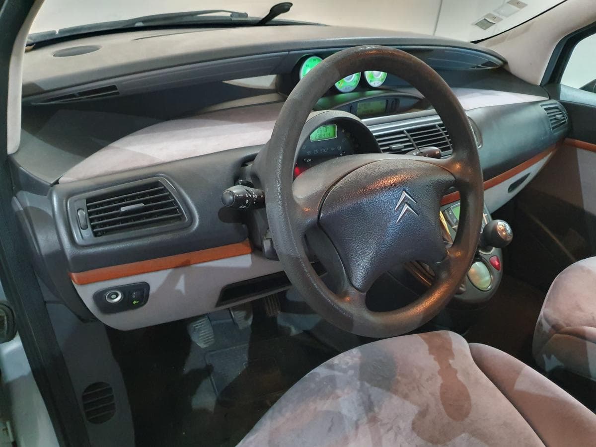 Citroën C8 2.0 HDI · Ano 2003 — image 36