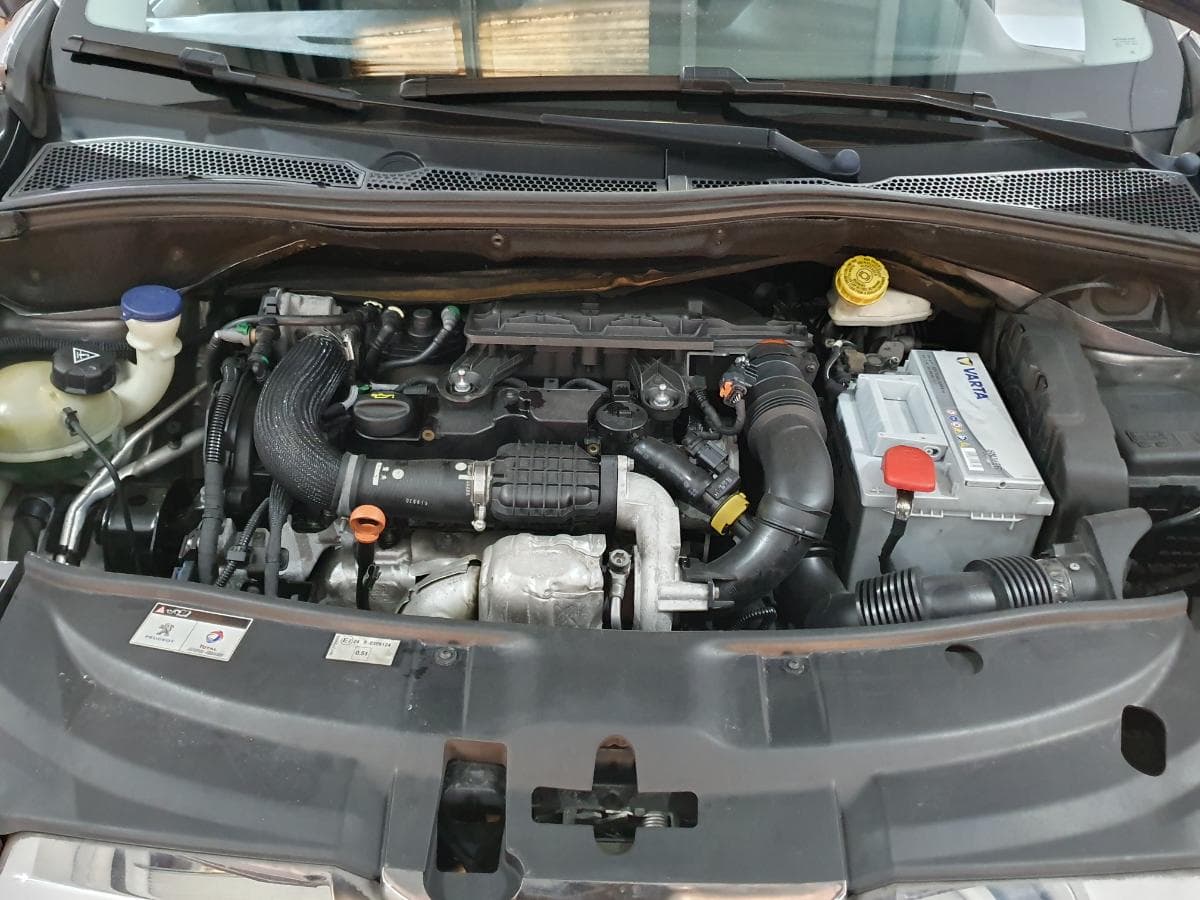 Peugeot 2008 1.4 HDI · ANO 2014 — imagen 5