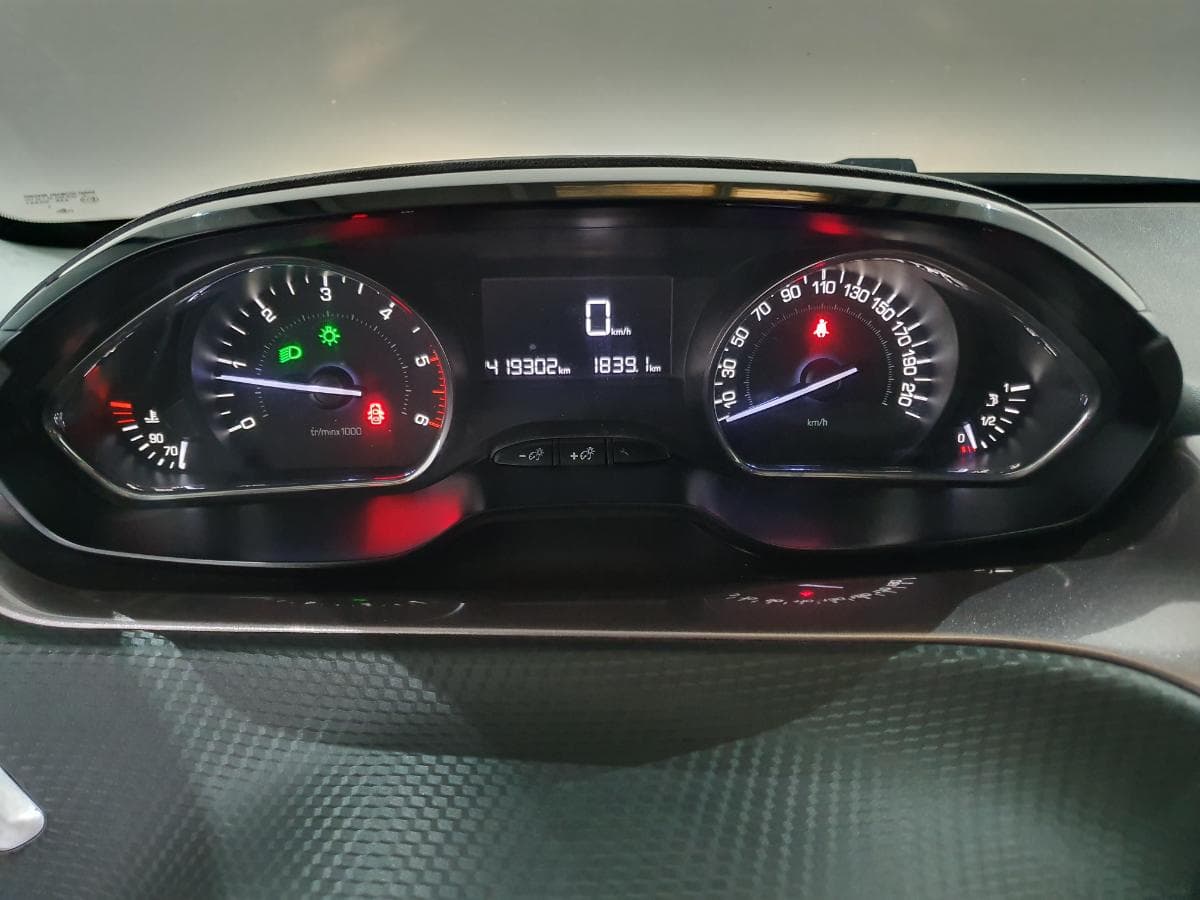 Peugeot 2008 1.4 HDI · ANO 2014 — imagen 32