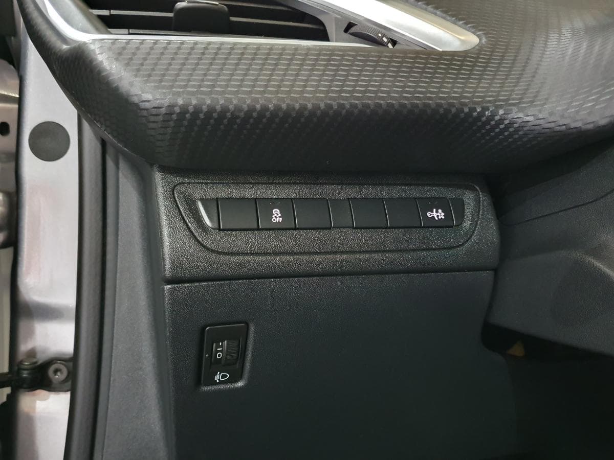 Peugeot 2008 1.4 HDI · ANO 2014 — imagen 34