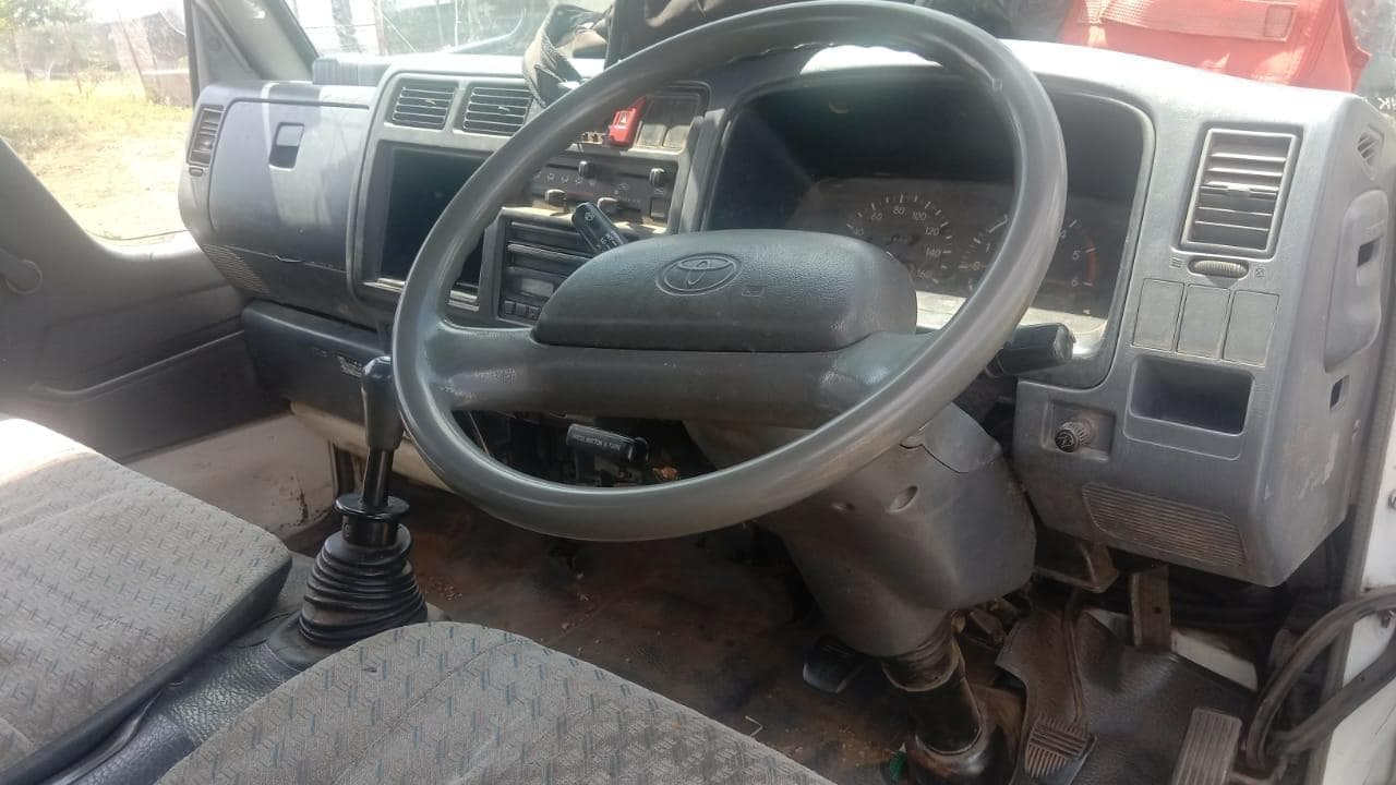 Camioneta Toyota Dyna · — imagen 2