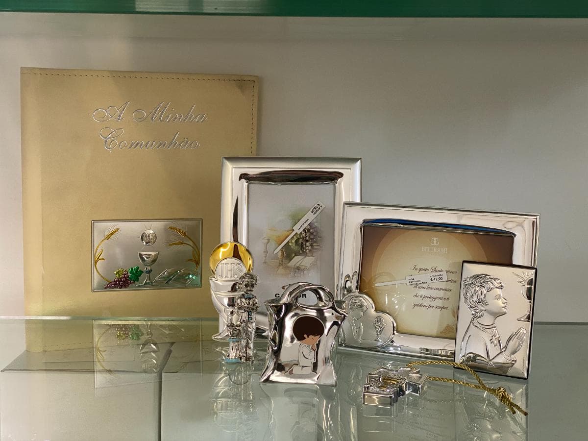 Photo Album + Trinkets + Frames — image 4