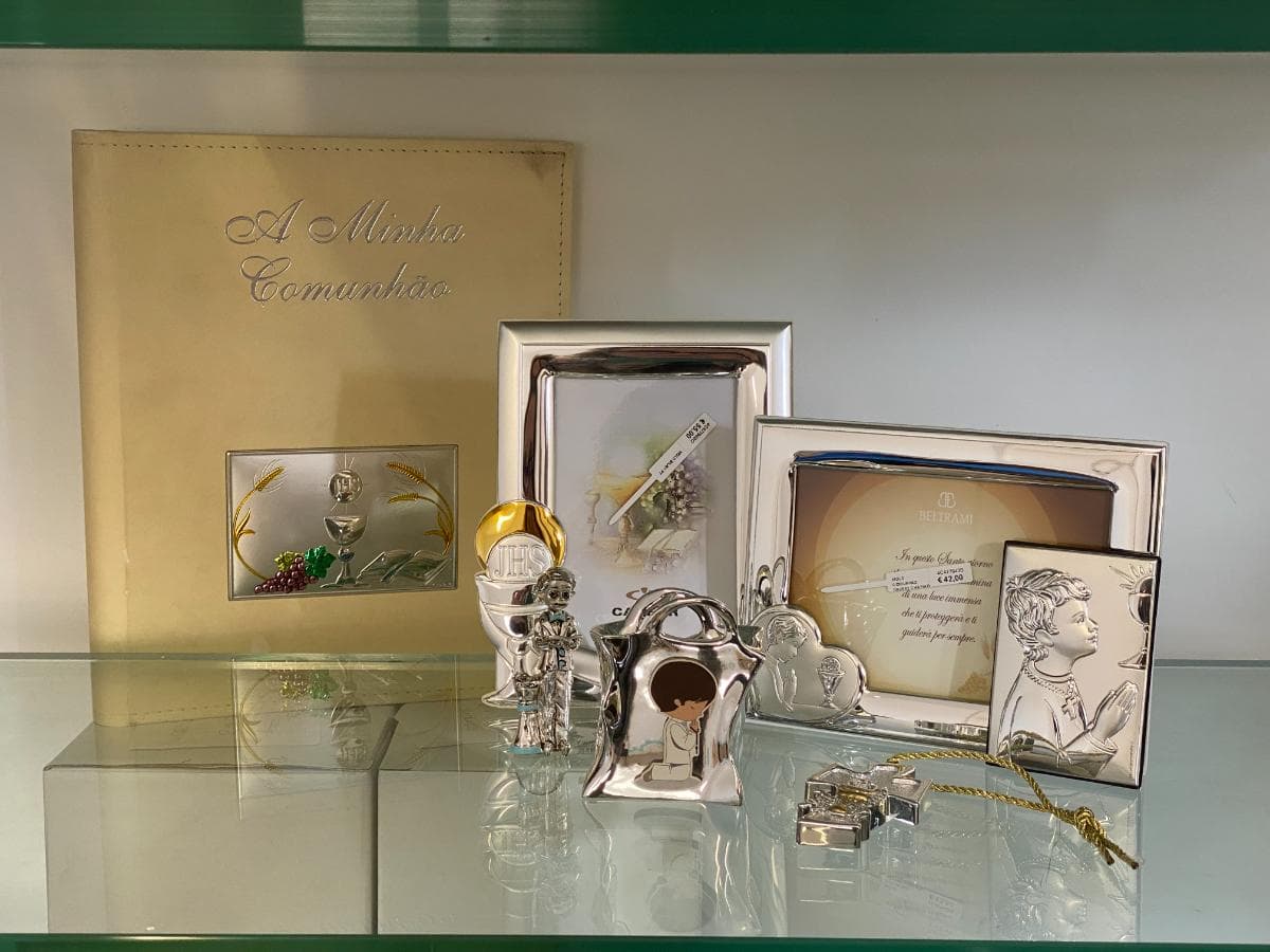 Photo Album + Trinkets + Frames — image 3