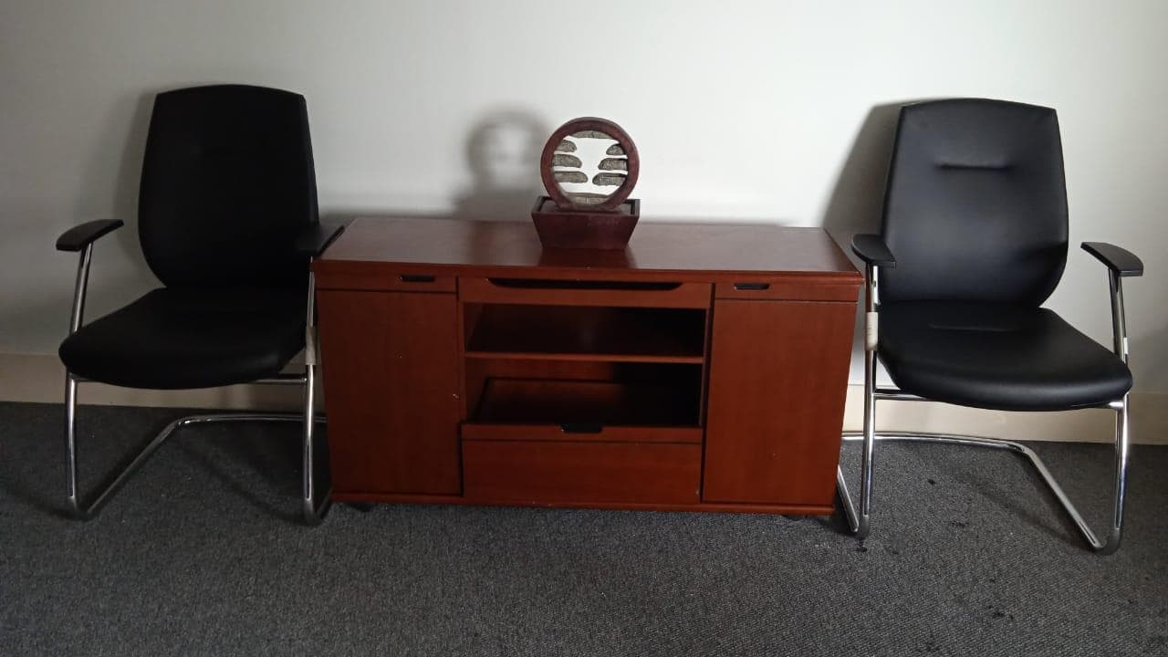 Mobilier de bureau · — image 1