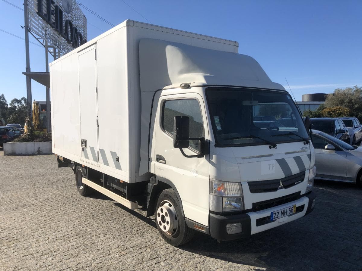 Mitsubishi Canter 7C18 com Plataforma Elevatória · Ano 2012 — imagem 1