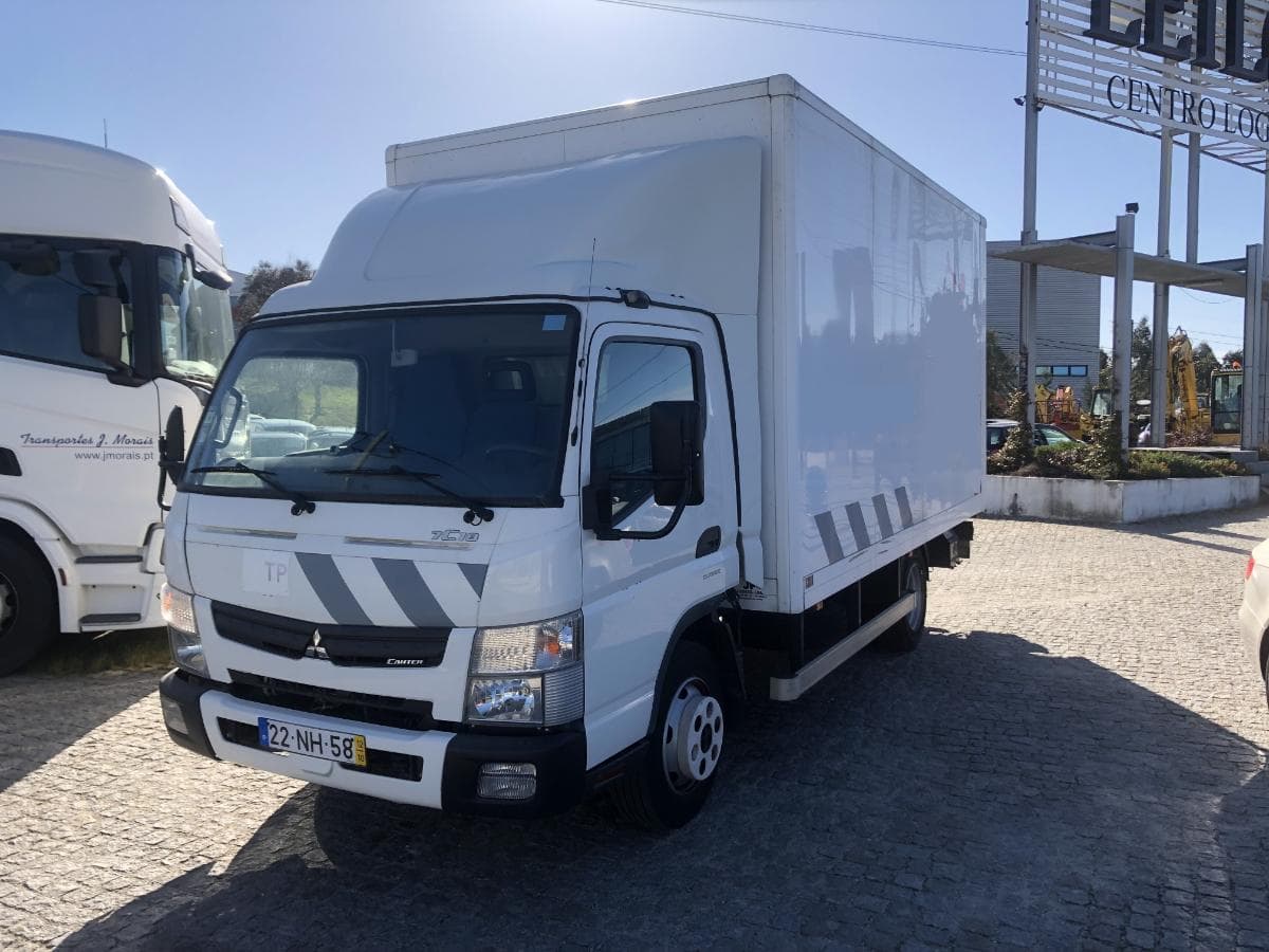 Mitsubishi Canter 7C18 com Plataforma Elevatória · Ano 2012 — imagem 2