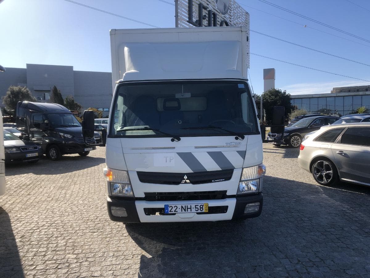 Mitsubishi Canter 7C18 com Plataforma Elevatória · Ano 2012 — imagem 3