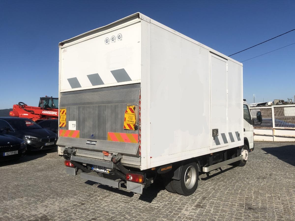 Mitsubishi Canter 7C18 com Plataforma Elevatória · Ano 2012 — imagem 5