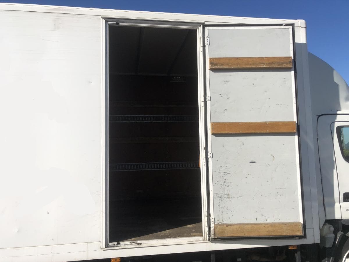 Mitsubishi Canter 7C18 com Plataforma Elevatória · Ano 2012 — imagem 11