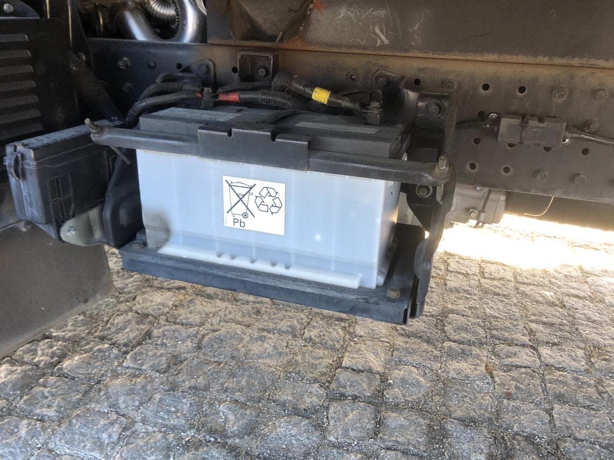 Mitsubishi Canter 7C18 com Plataforma Elevatória · Ano 2012 — imagem 16