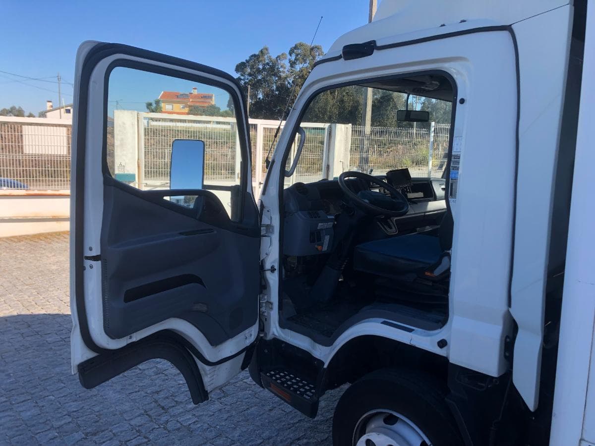 Mitsubishi Canter 7C18 com Plataforma Elevatória · Ano 2012 — imagem 19