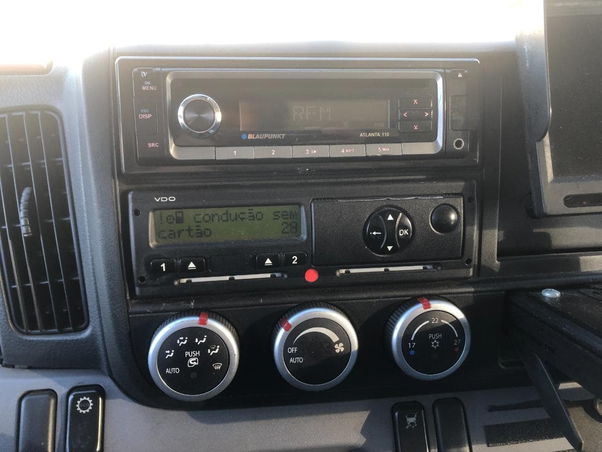 Mitsubishi Canter 7C18 com Plataforma Elevatória · Ano 2012 — imagem 27