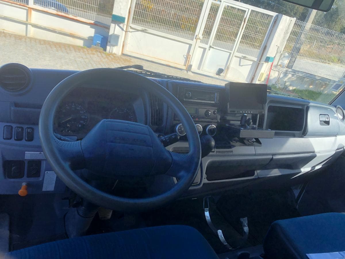 Mitsubishi Canter 7C18 com Plataforma Elevatória · Ano 2012 — imagem 32