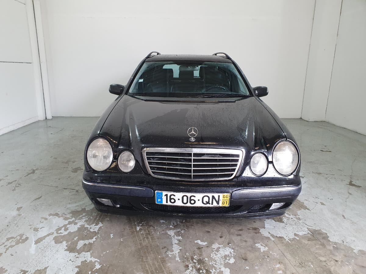 Mercedes-Benz E220 2.2 CDI · Ano 2000 — imagen 3