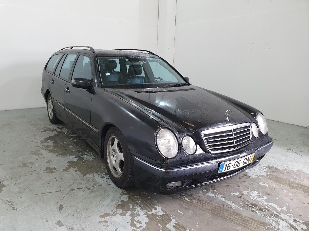 Mercedes-Benz E220 2.2 CDI · Ano 2000 — imagen 1
