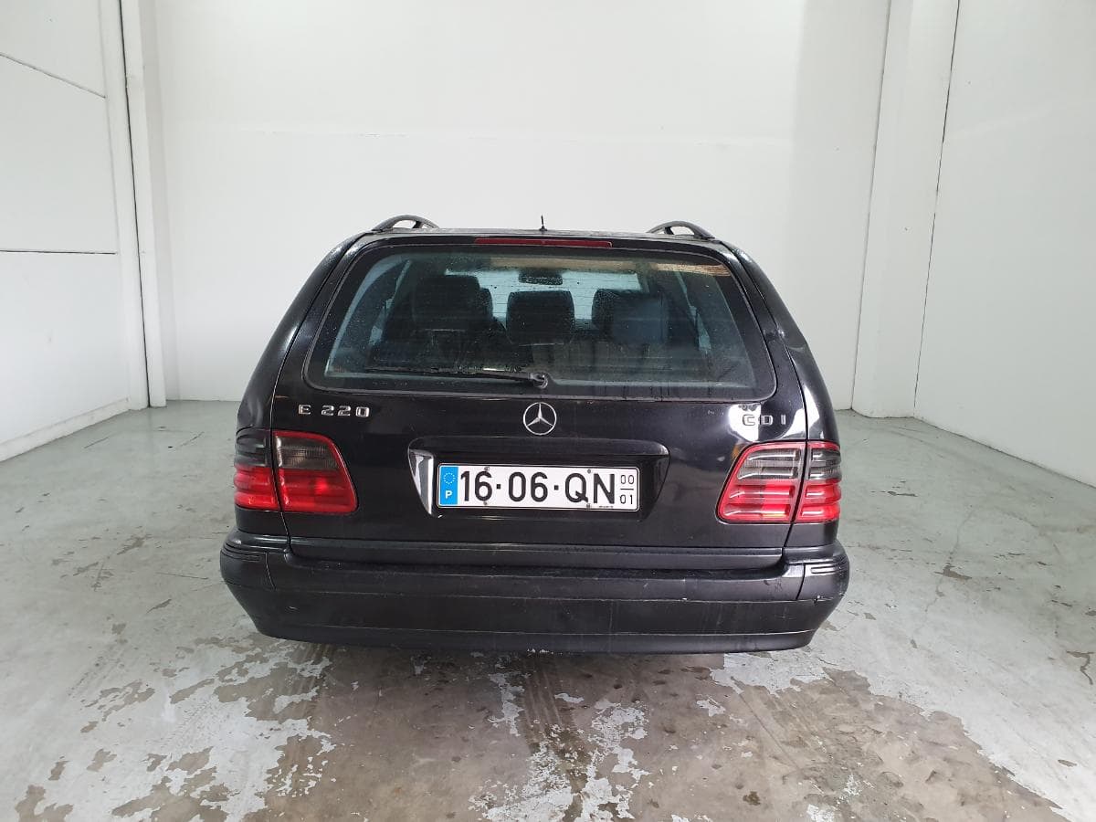 Mercedes-Benz E220 2.2 CDI · Ano 2000 — imagen 8