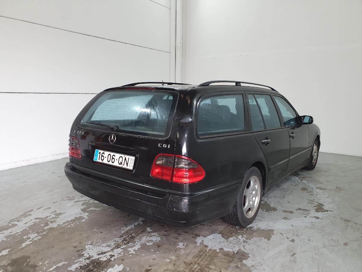 Mercedes-Benz E220 2.2 CDI · Ano 2000 — imagen 6