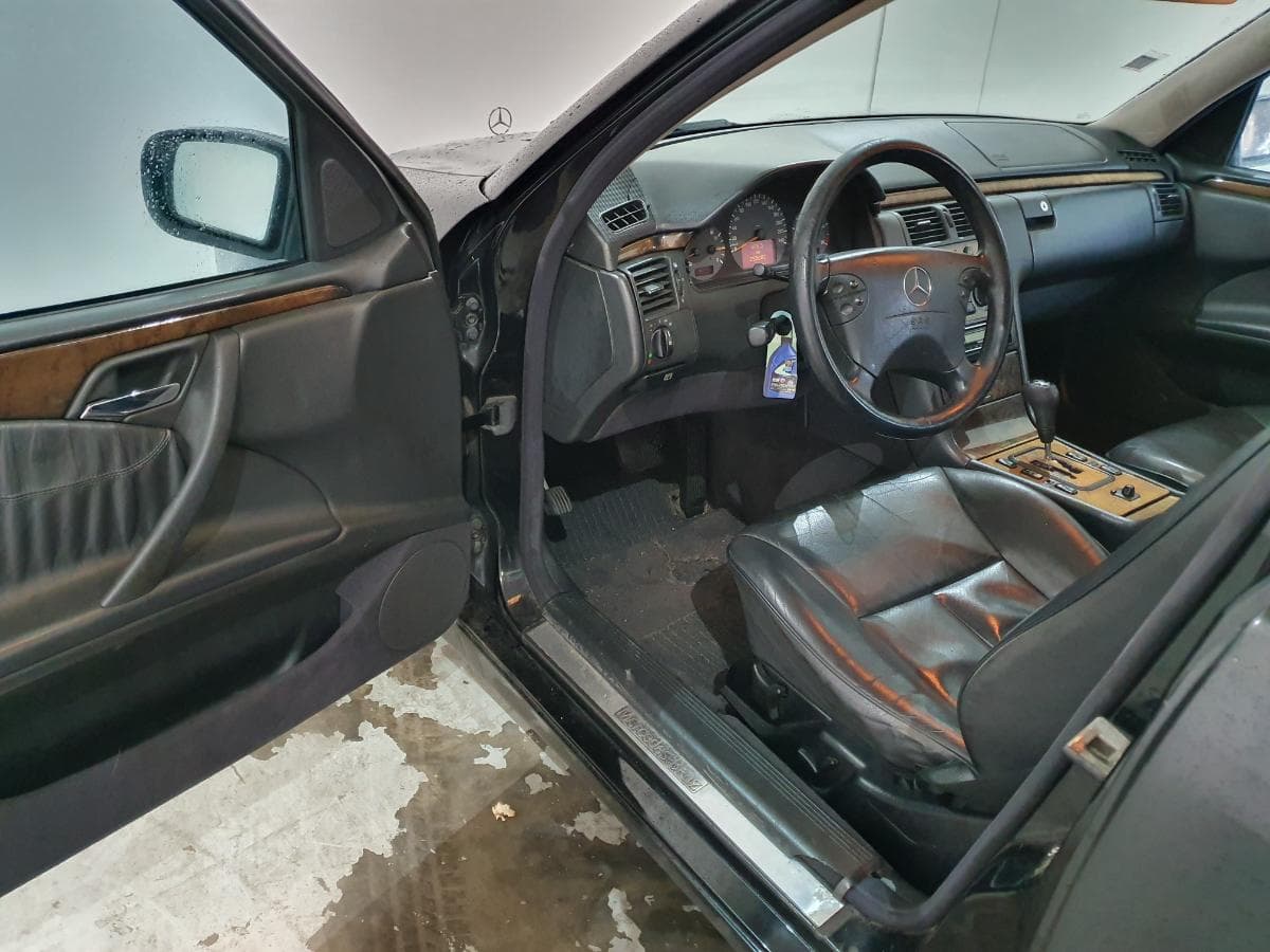 Mercedes-Benz E220 2.2 CDI · Ano 2000 — imagen 22