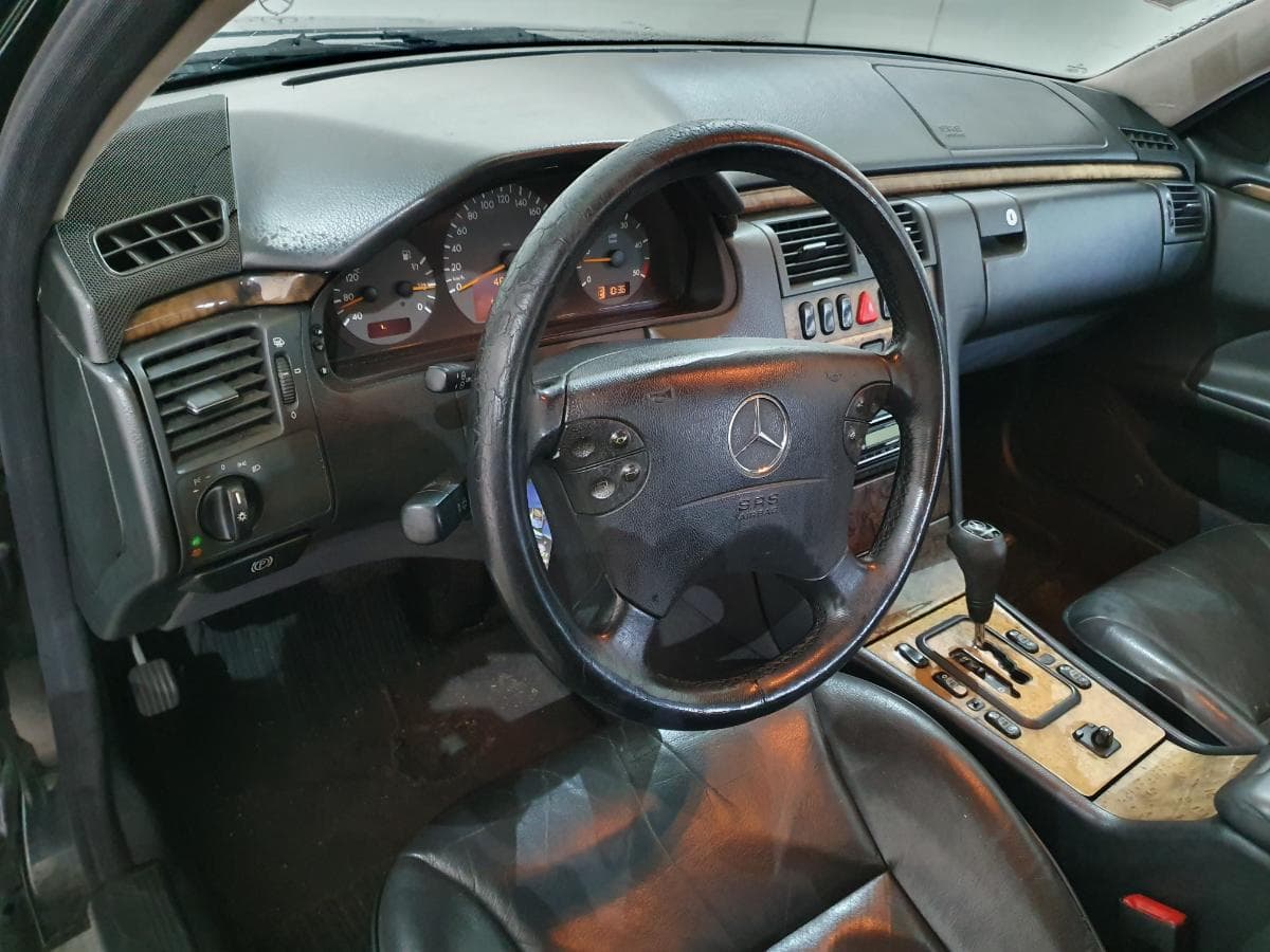 Mercedes-Benz E220 2.2 CDI · Ano 2000 — imagen 34
