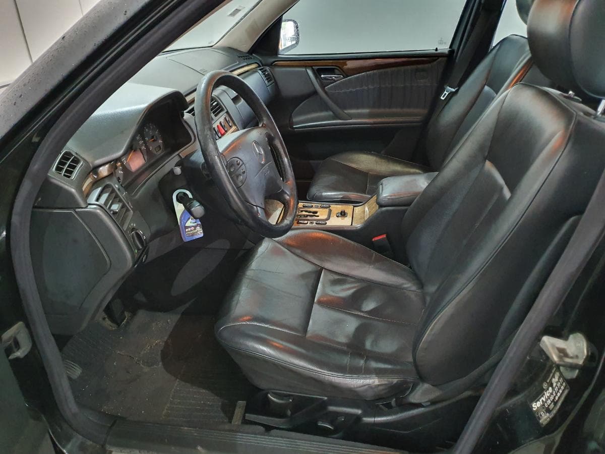Mercedes-Benz E220 2.2 CDI · Ano 2000 — imagen 33