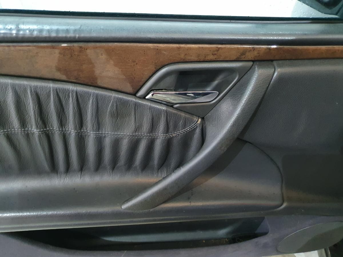 Mercedes-Benz E220 2.2 CDI · Ano 2000 — imagen 38