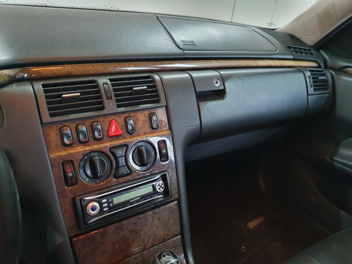 Mercedes-Benz E220 2.2 CDI · Ano 2000 — imagen 43