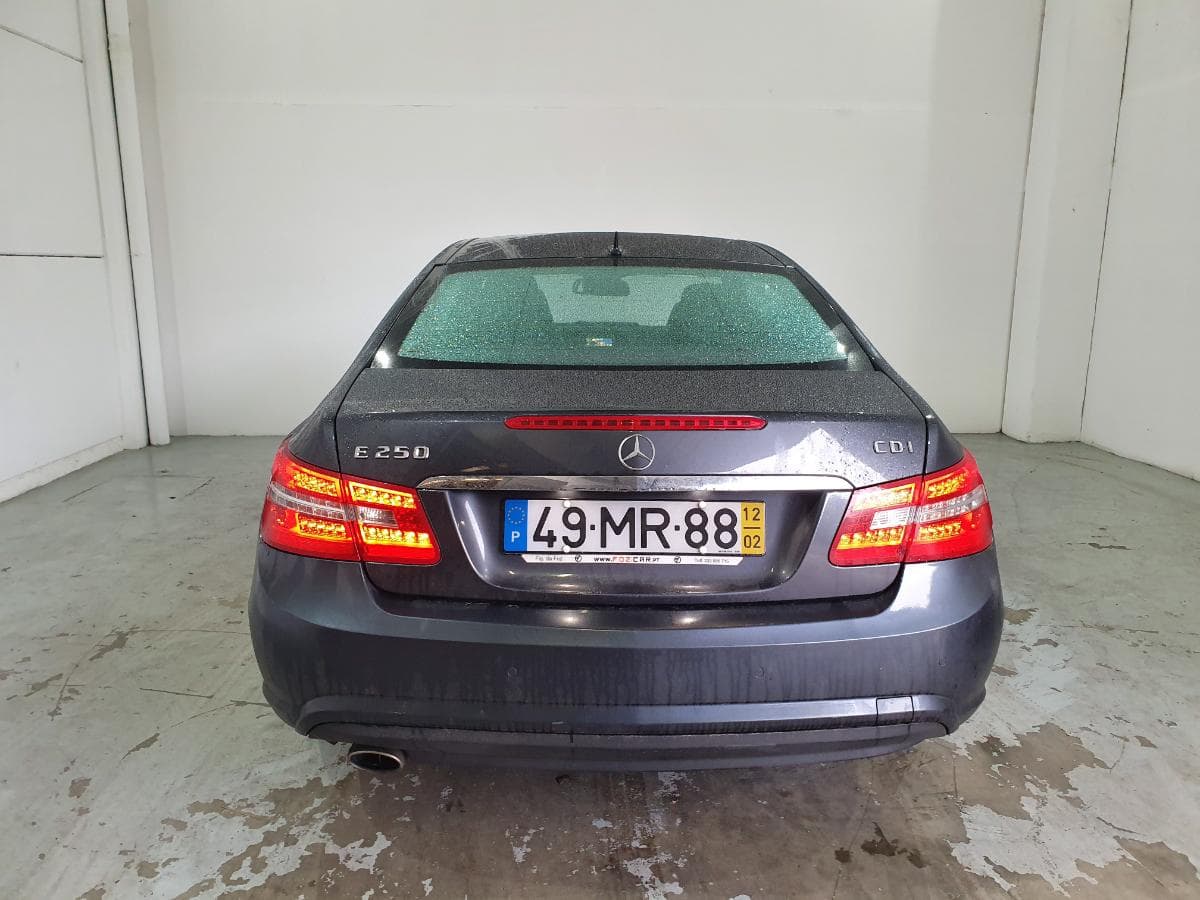Mercedes- Benz E250 CDI Kit AMG · Ano 2012 — imagem 6