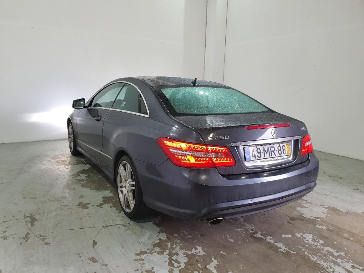 Mercedes- Benz E250 CDI Kit AMG · Ano 2012 — imagem 5