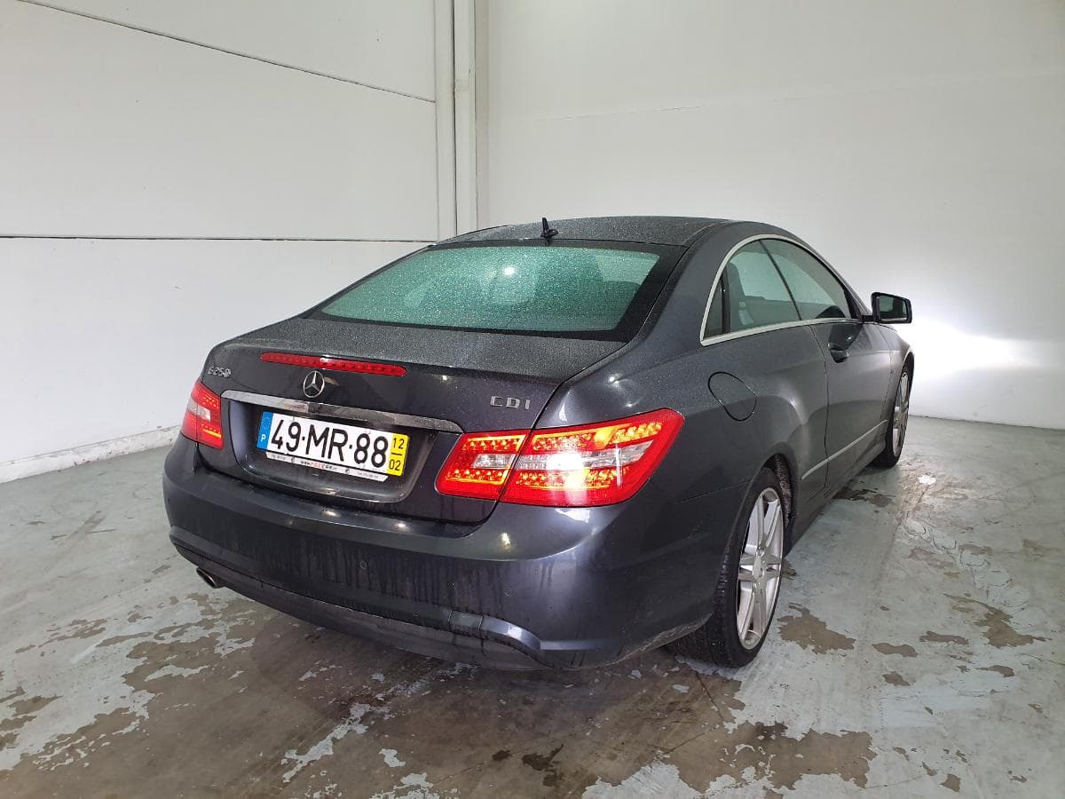 Mercedes- Benz E250 CDI Kit AMG · Ano 2012 — imagem 7