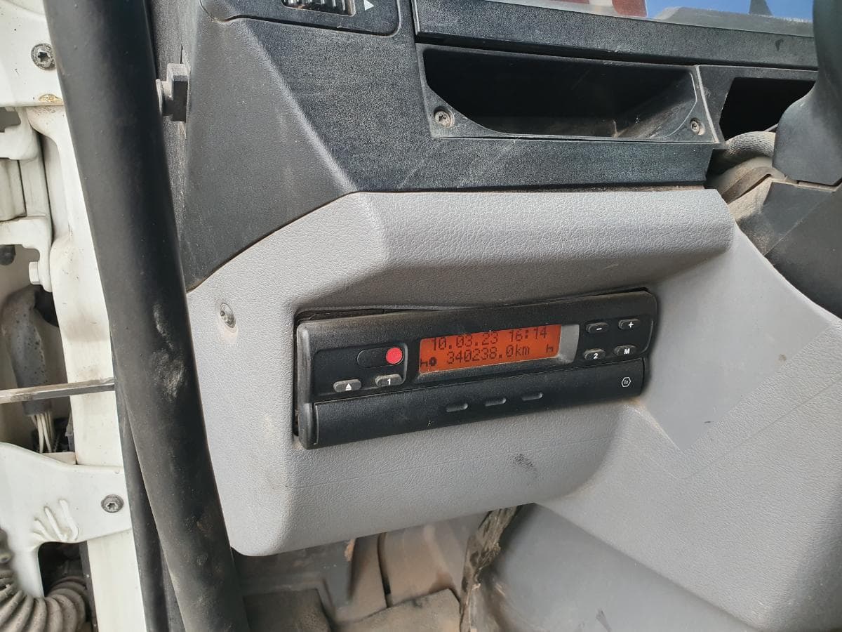 Renault Premium com Grua Atlas Copco 13.01 Basculante — image 25