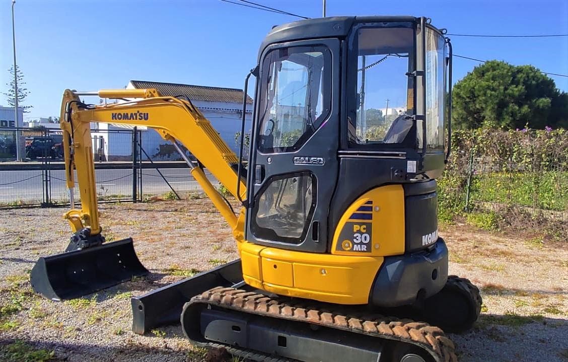 Escavadora Giratória Komatsu PC 30 MR — imagem 1