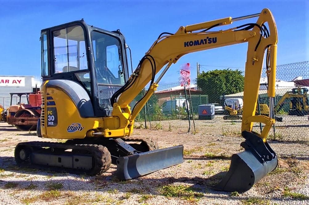 Escavadora Giratória Komatsu PC 30 MR — imagem 3