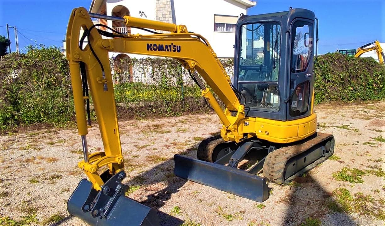 Escavadora Giratória Komatsu PC 30 MR — imagem 4