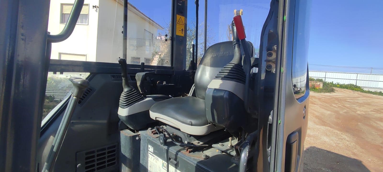 Escavadora Giratória Komatsu PC 30 MR — imagem 15