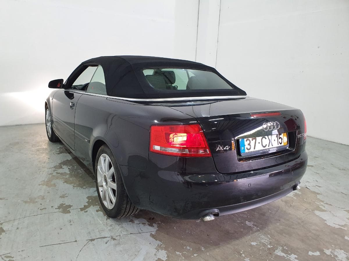 Audi A4 Cabrio 2.0 TDI · Année 2007 — image 11