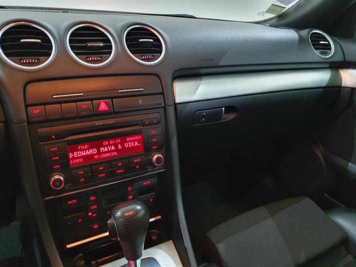 Audi A4 Cabrio 2.0 TDI · Année 2007 — image 39