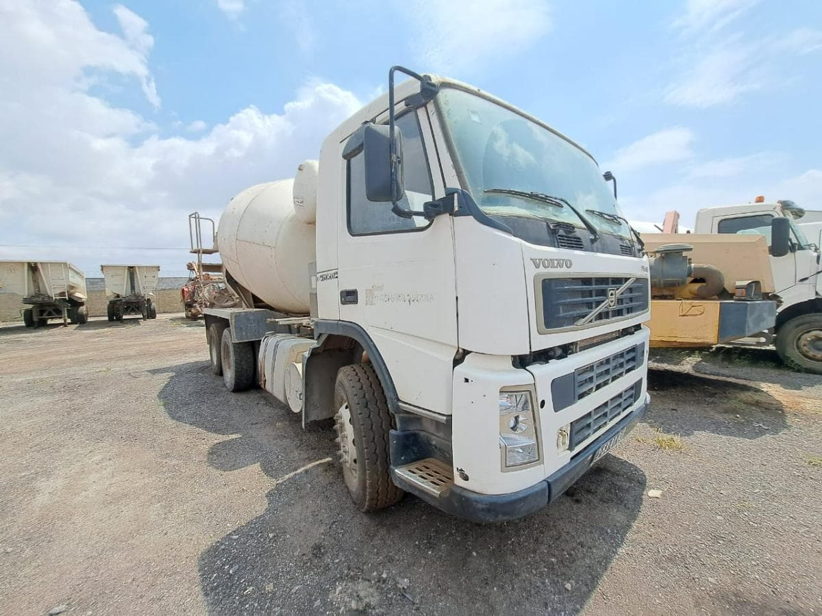 Autobetoneira (7M3) VOLVO · Viana — imagen 2
