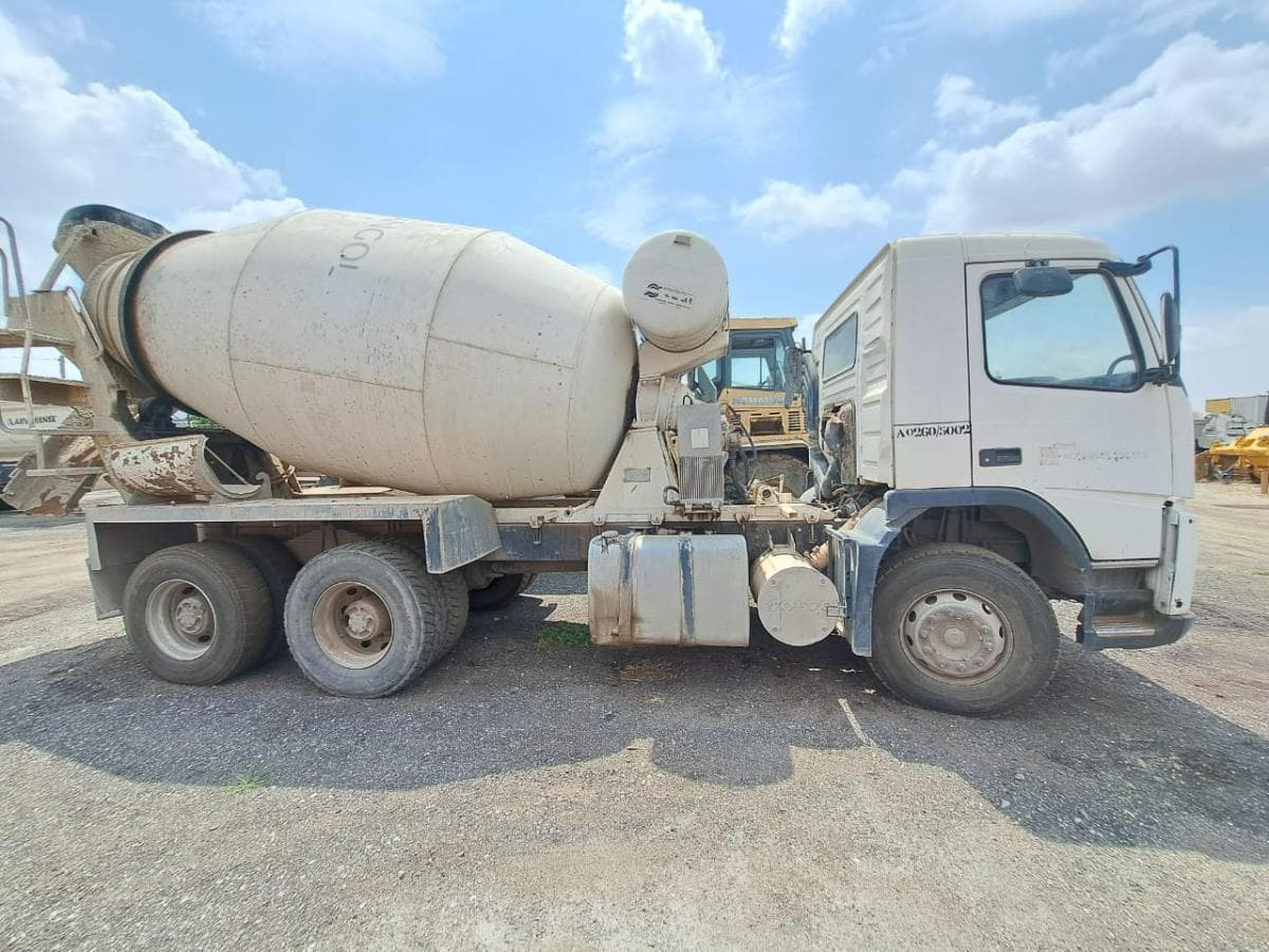 Autobetoneira (7M3) VOLVO · Viana — imagen 3