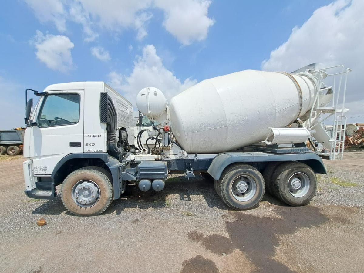 Autobetoneira (7M3) VOLVO · Viana — image 1