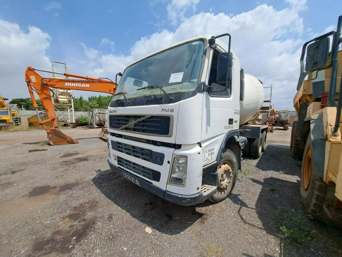 Autobetoneira (7M3) VOLVO · Viana — image 11